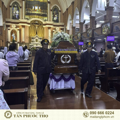 Đội di quan tang lễ Công Giáo