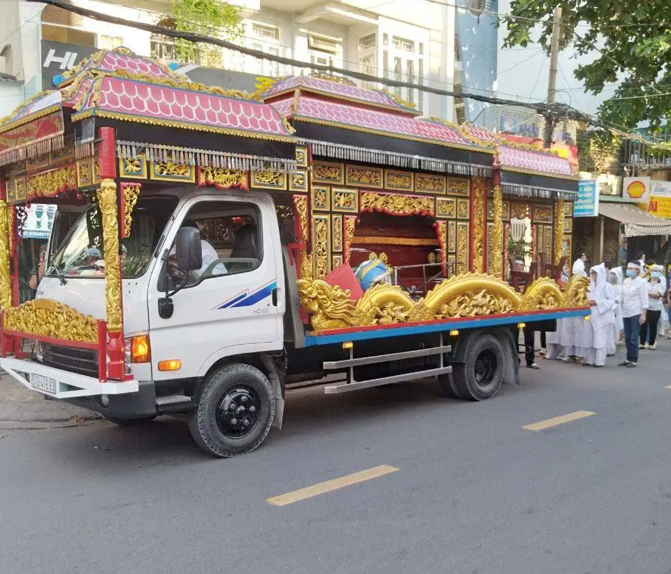 xe rồng trong dịch vụ tang lễ trọn gói