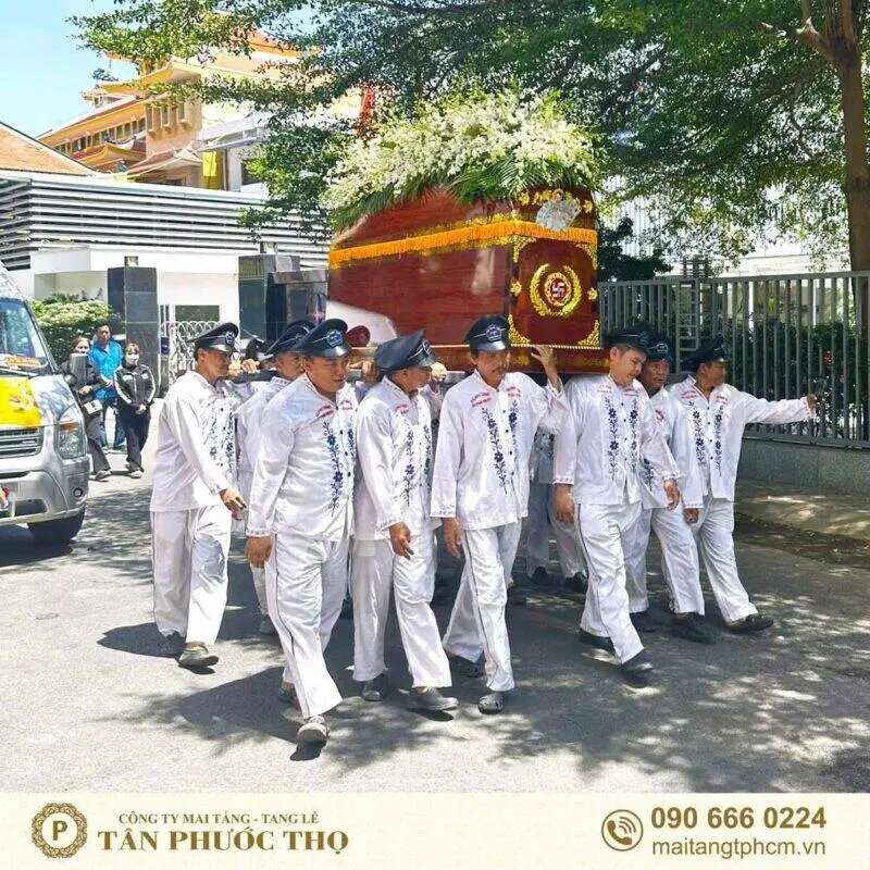 đội công nhân tang lễ trong dịch vụ tang lễ