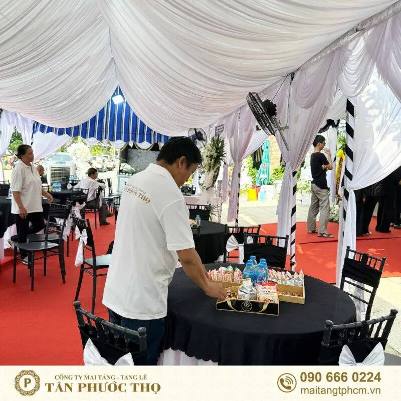 nhân viên trực tang trong dịch vụ tang lễ trọn gói