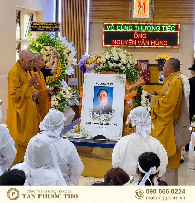 thầy làm lễ tại lò thiêu và trung tâm hoả táng