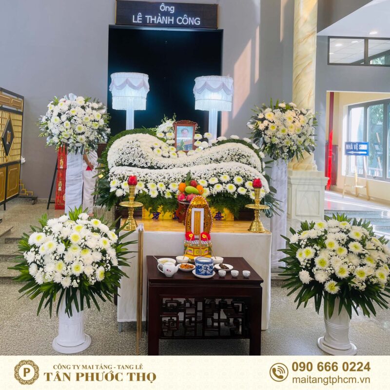 trang trí hoa tang lẽ trang trọng trong dịch vụ tang lễ tại nhà tang lễ bệnh viện thống nhất