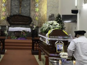 tang lễ công giáo với Quan tài hỏa táng Lớn Công Giáo
