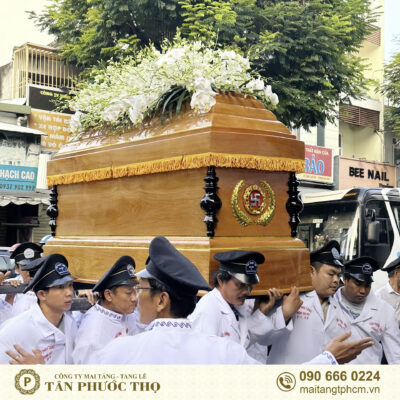 lễ di quan hòm gỗ trai gói mai táng tang lễ cao cấp trang trọng