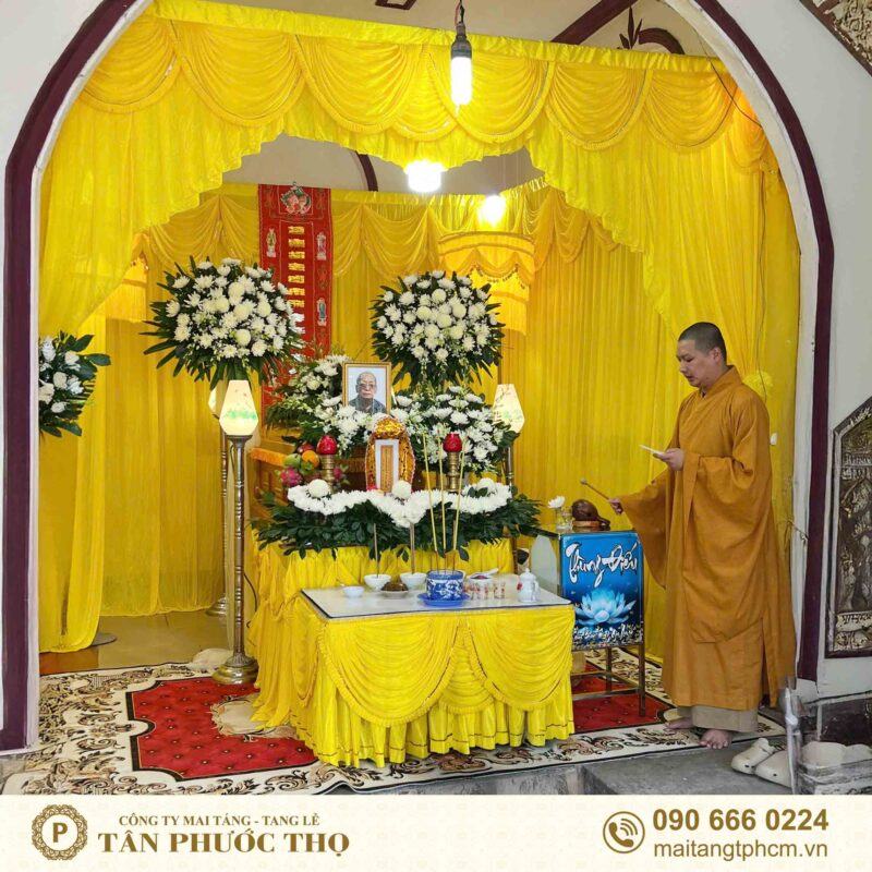 Sư thầy tại Nhà tang lễ chùa Hưng Quốc
