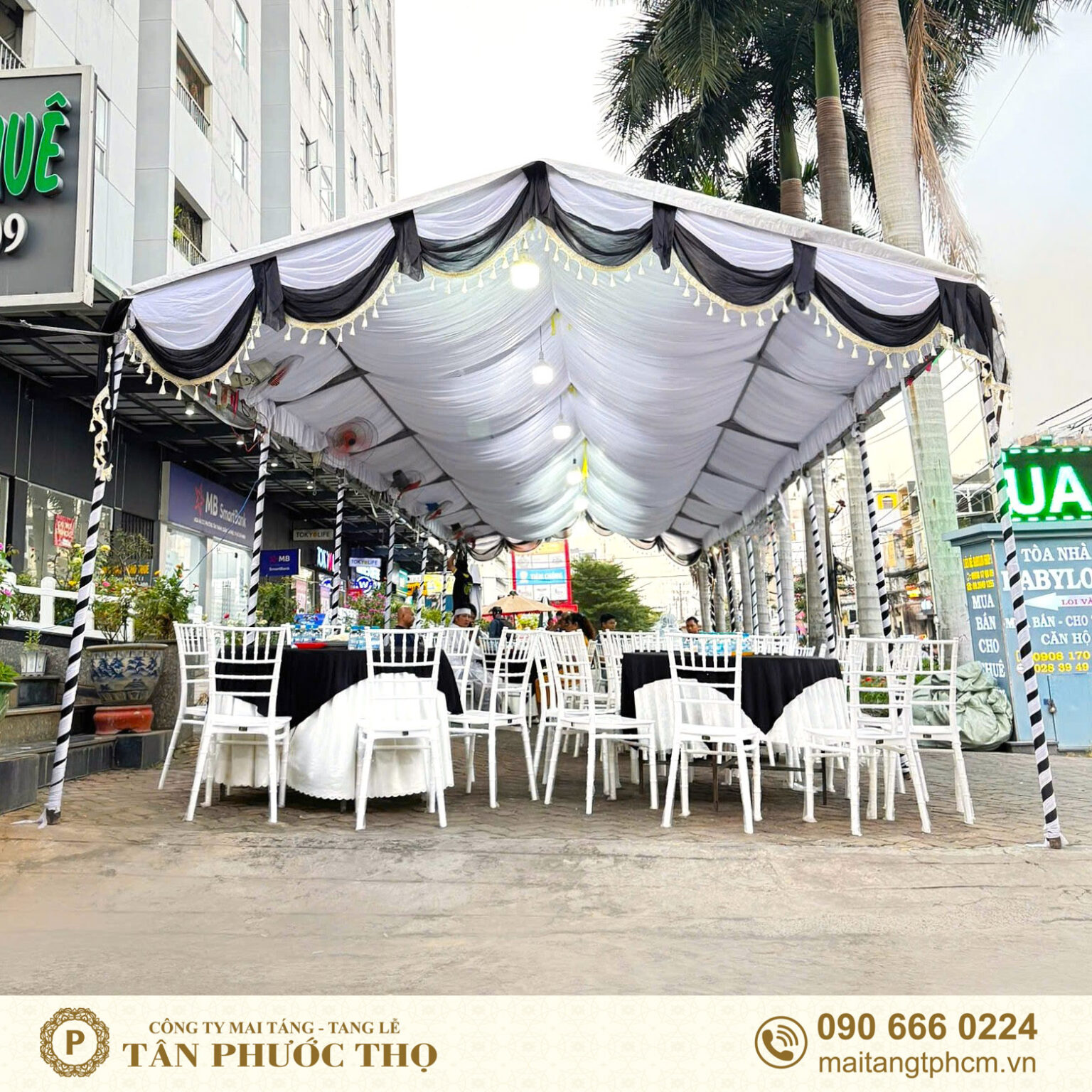 bàn rạp mái che trong trong quy trình tổ chức tang lễ tại chung cư