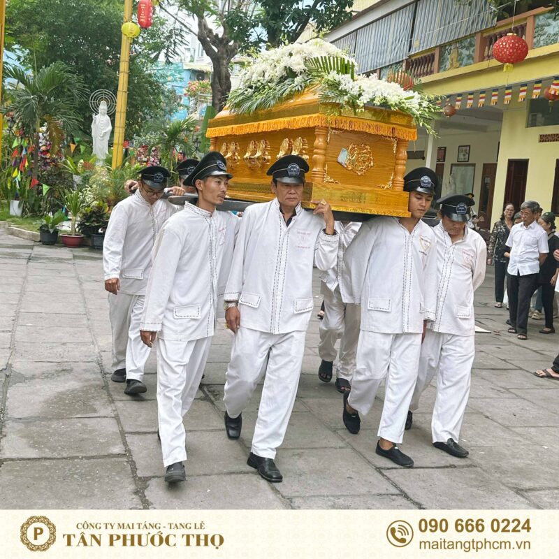 đội công nhân di quan tại tang lễ trọn gói trong khuông viên Nhà tang lễ chùa pháp vân bình thạnh