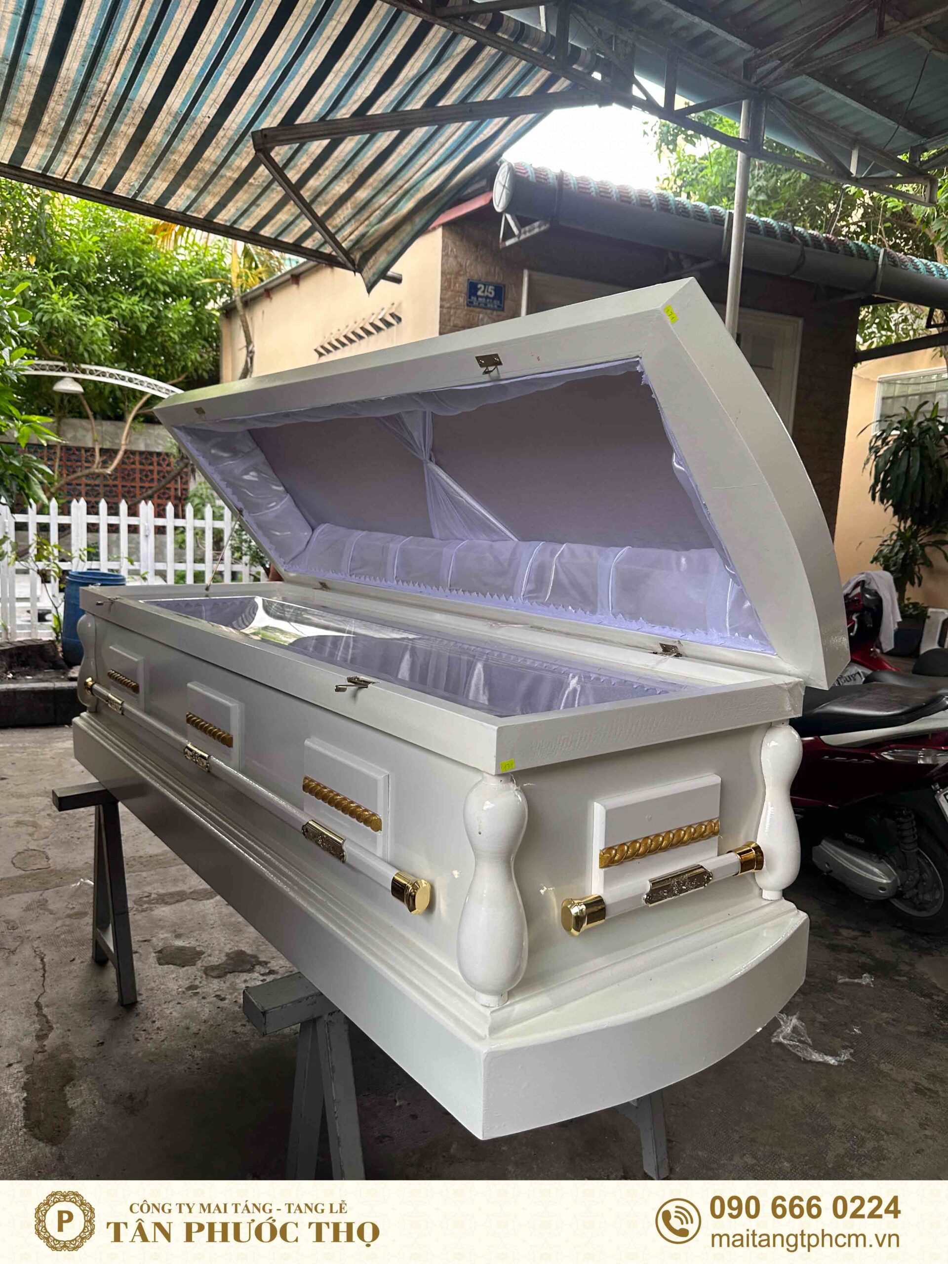 Quan tài hoả táng hiện đại Bạch Đại Phúc bên trong