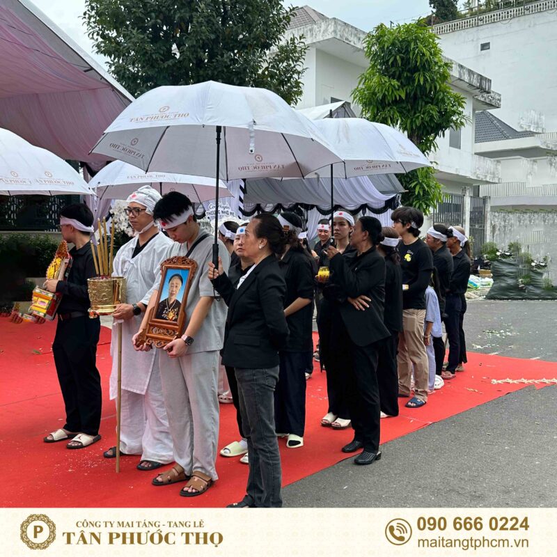 tác phong chỉn chu đội nhân viên trong sự kiện tang lễ và dịch vụ tang lễ trọn gói