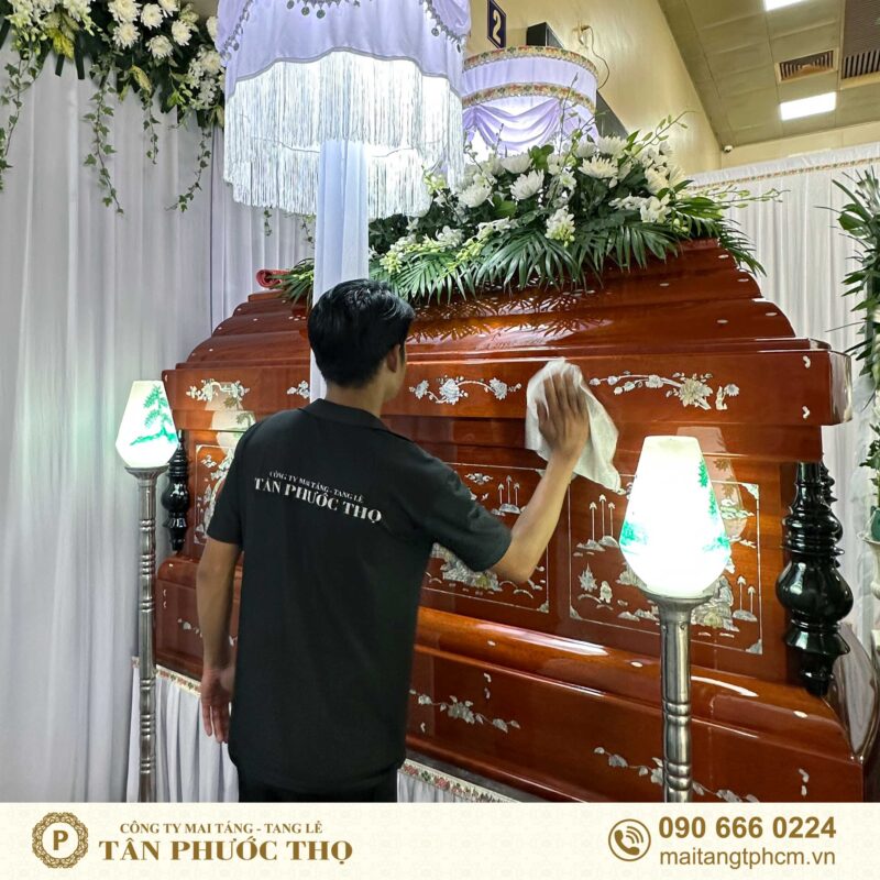nhân sự phục vụ gói tang lễ trọn gói và mai táng trọn gói